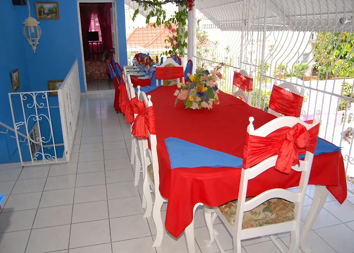 Pinkhibiscus Hotel 3*