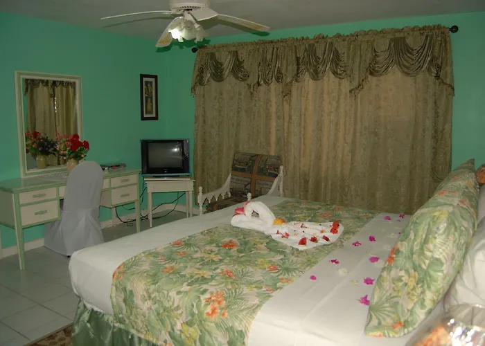 Pinkhibiscus Hotel 3*